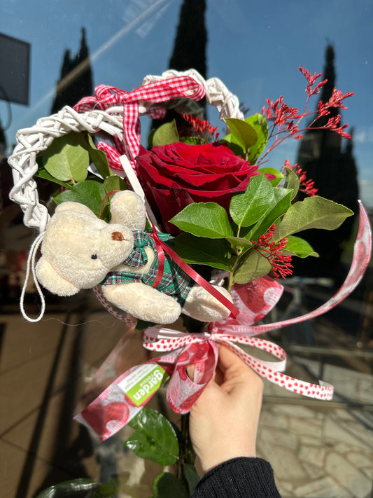 Rosa extra con cuore e peluche